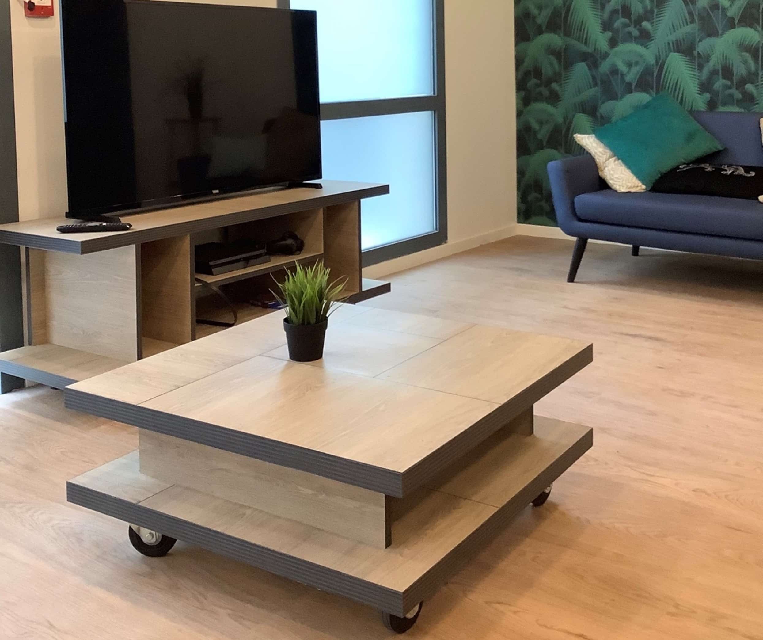 Table basse sur roulette